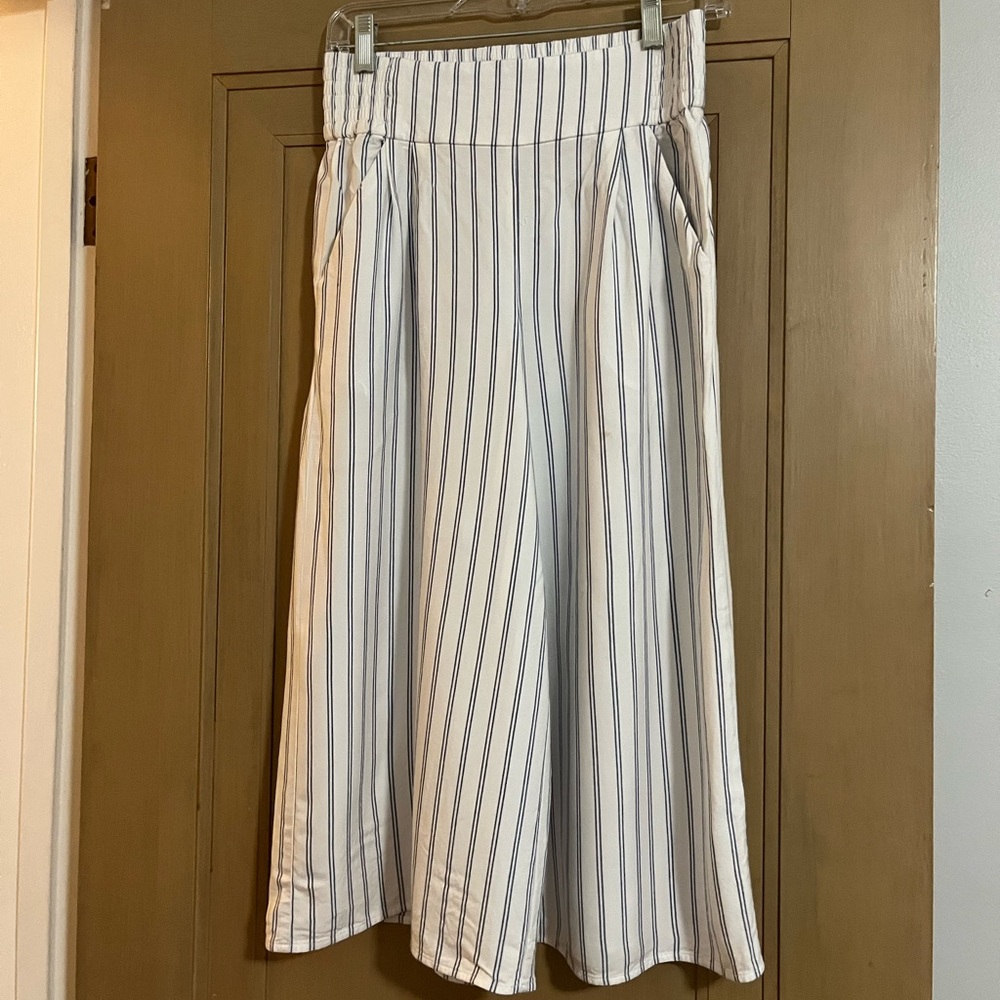 Aritzia Sunday Best Wide Leg Capri Pants - Size Small - White w/Blue Stripes